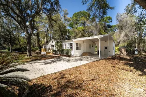 107 Golf Course Ln, Crescent City, FL 32112