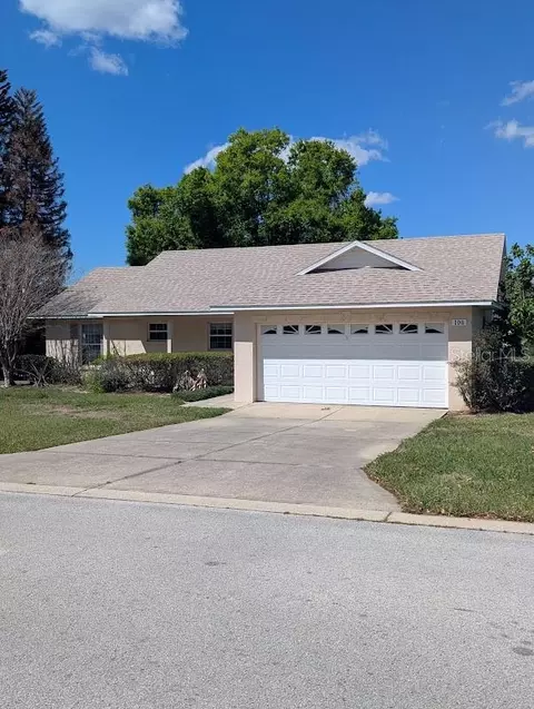 108 Twin Lake Cir, Umatilla, FL 32784