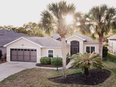 20801 Queen Alexandra Dr, Leesburg, FL 34748