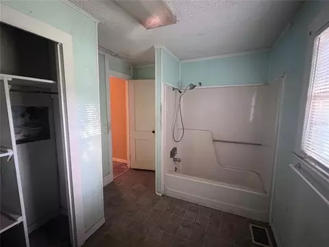 Bath - 177 E 3rd Ave, Pierson, FL 32180 photo 2 of 2