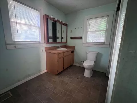 Bath - 177 E 3rd Ave, Pierson, FL 32180 photo 1 of 2