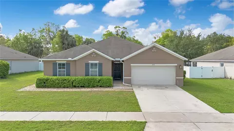 2736 Summerglen Ln, Eustis, FL 32726