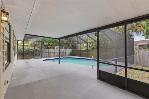 Exterior - 2009 Umbrella Tree Dr, Edgewater, FL 32141 photo 6 of 12