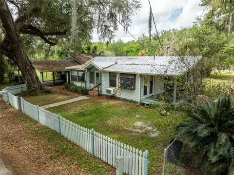 5560 Park Ave, De Leon Springs, FL 32130
