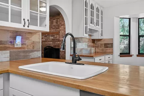 Kitchen - 3380 Lionel Rd, Mims, FL 32754 photo 3 of 3