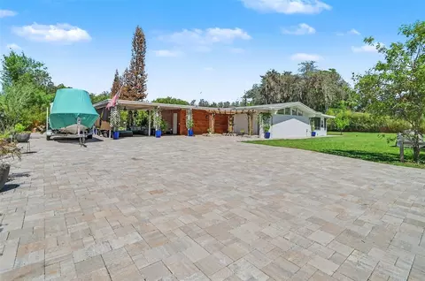 2207 Poinsettia Ln, Deland, FL 32724