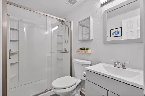 Bath - 925 Flagler Ave, Edgewater, FL 32132 photo 1 of 2
