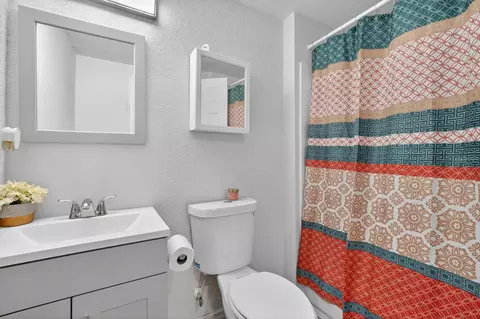 Bath - 925 Flagler Ave, Edgewater, FL 32132 photo 2 of 2