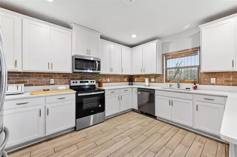 Kitchen - 340 Wiregrass Ave, Melbourne, FL 32904 photo 2 of 5