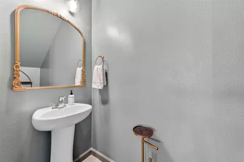 Bath - 340 Wiregrass Ave, Melbourne, FL 32904 photo 1 of 4