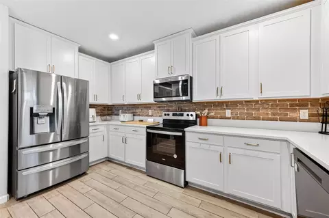 Kitchen - 340 Wiregrass Ave, Melbourne, FL 32904 photo 5 of 5