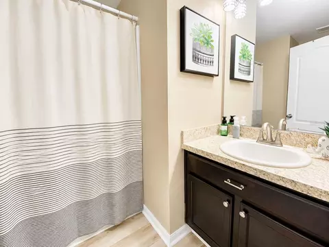 Bath - 1604 Ellington Dr, Dundee, FL 33838 photo 1 of 1