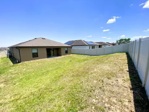 Exterior - 1604 Ellington Dr, Dundee, FL 33838 photo 2 of 3