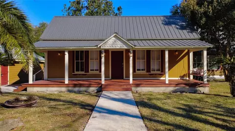 1148 N Grandview St, Mount Dora, FL 32757