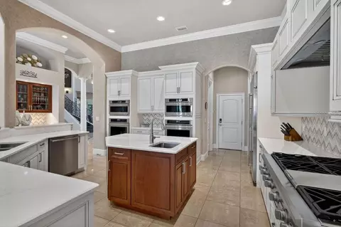 Kitchen - 1117 Oxbridge Ln, Ormond Beach, FL 32174 photo 5 of 7