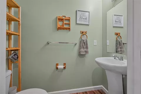 Bath - 120 Los Arbor Dr, Deland, FL 32724 photo 1 of 7