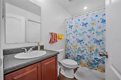 Bath - 120 Los Arbor Dr, Deland, FL 32724 photo 3 of 7