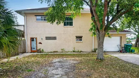 124 Randle Ave, Oak Hill, FL 32759
