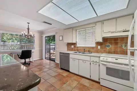 Kitchen - 302 Gatewood Ct, Ormond Beach, FL 32174 photo 2 of 5