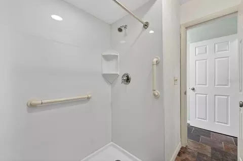 Bath - 302 Gatewood Ct, Ormond Beach, FL 32174 photo 2 of 3