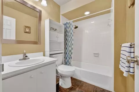 Bath - 302 Gatewood Ct, Ormond Beach, FL 32174 photo 1 of 3