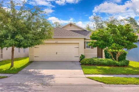 227 Duke Dr, Deland, FL 32724