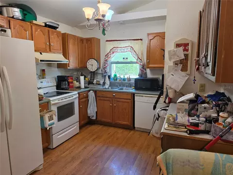 Kitchen - 35245 William Ln, Eustis, FL 32736 photo 2 of 2