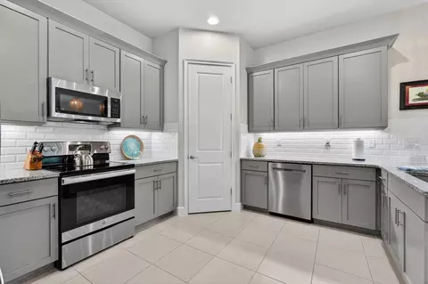 Kitchen - 17 Newhaven Ln, Ormond Beach, FL 32174 photo 2 of 4