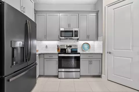 Kitchen - 17 Newhaven Ln, Ormond Beach, FL 32174 photo 3 of 4