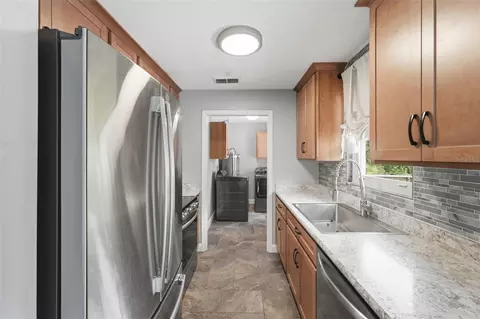 Kitchen - 41707 Aspen St, Eustis, FL 32736 photo 2 of 2