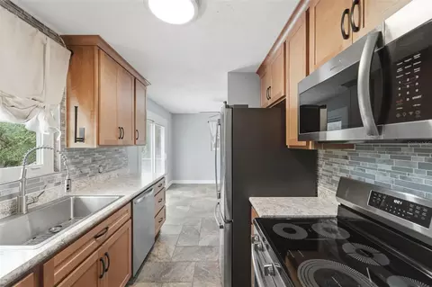 Kitchen - 41707 Aspen St, Eustis, FL 32736 photo 1 of 2
