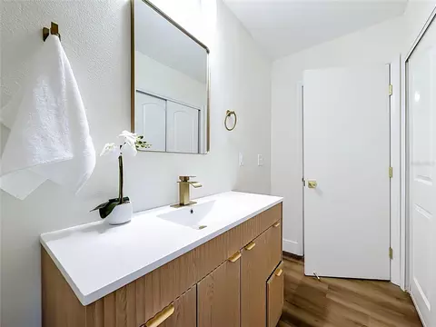 Bath - 948 NE 6th St, Ocala, FL 34470 photo 5 of 8