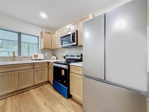 Kitchen - 948 NE 6th St, Ocala, FL 34470 photo 6 of 6
