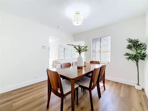 Dining - 948 NE 6th St, Ocala, FL 34470 photo 3 of 3