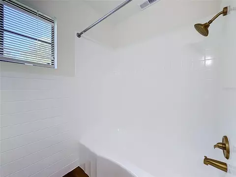 Bath - 948 NE 6th St, Ocala, FL 34470 photo 7 of 8