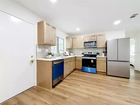 Kitchen - 948 NE 6th St, Ocala, FL 34470 photo 1 of 6