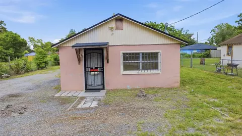 1215 S Delaware Ave, Deland, FL 32720