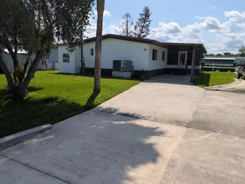 154 Moonlite Dr, Welaka, FL 32193 photo 3