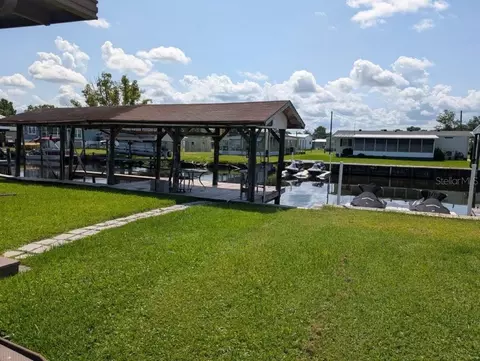 154 Moonlite Dr, Welaka, FL 32193 photo 4