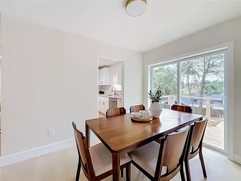 Dining - 516 S Exeter St, Eustis, FL 32726 photo 2 of 4