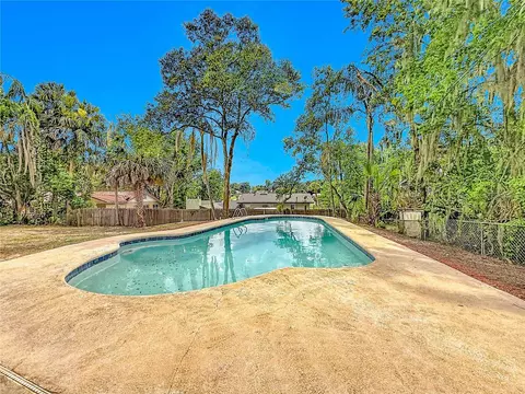 Exterior - 516 S Exeter St, Eustis, FL 32726 photo 6 of 9
