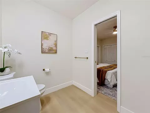 Bath - 516 S Exeter St, Eustis, FL 32726 photo 3 of 11