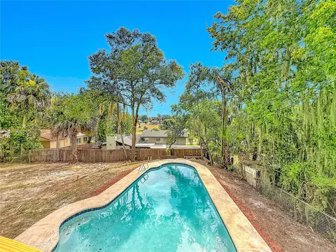 Exterior - 516 S Exeter St, Eustis, FL 32726 photo 7 of 9