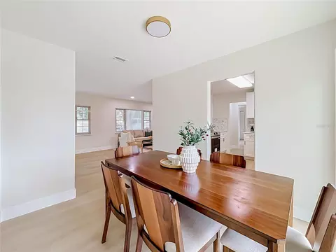 Dining - 516 S Exeter St, Eustis, FL 32726 photo 4 of 4