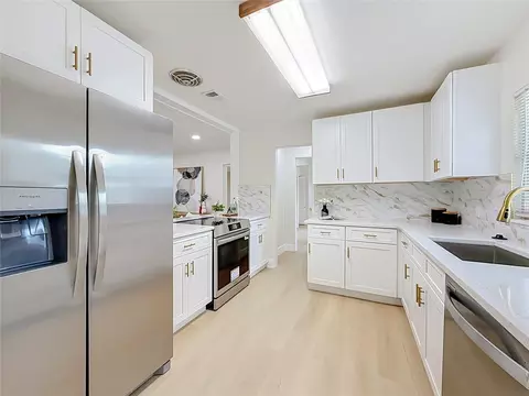 Kitchen - 516 S Exeter St, Eustis, FL 32726 photo 2 of 5