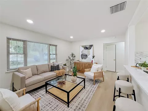 Living - 516 S Exeter St, Eustis, FL 32726 photo 2 of 5