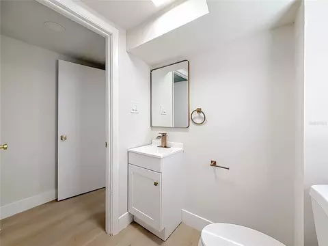 Bath - 516 S Exeter St, Eustis, FL 32726 photo 11 of 11