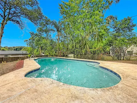 Exterior - 516 S Exeter St, Eustis, FL 32726 photo 8 of 9