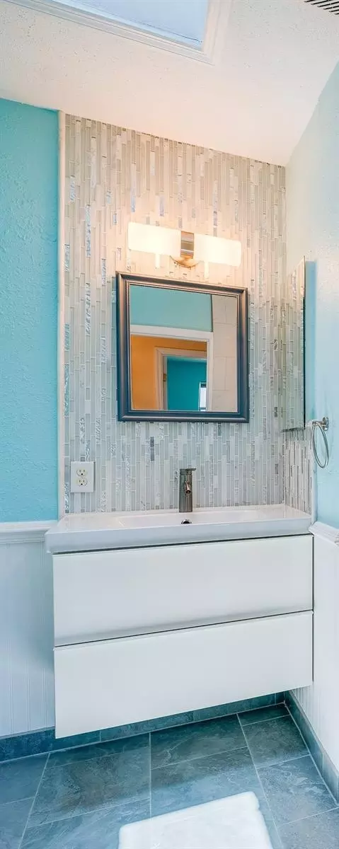 Bath - 132 Dawn Dr, Ormond Beach, FL 32176 photo 4 of 5