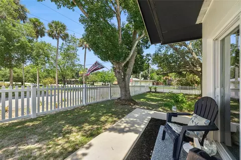 Exterior - 400 S Ridgewood Ave, Ormond Beach, FL 32174 photo 4 of 5